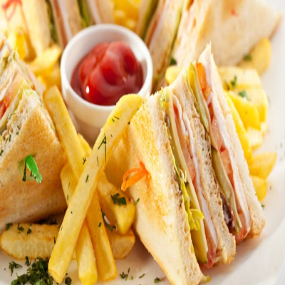 Club Sandwich with chips