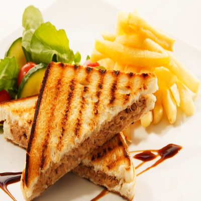 Tuna Sandwich with chips